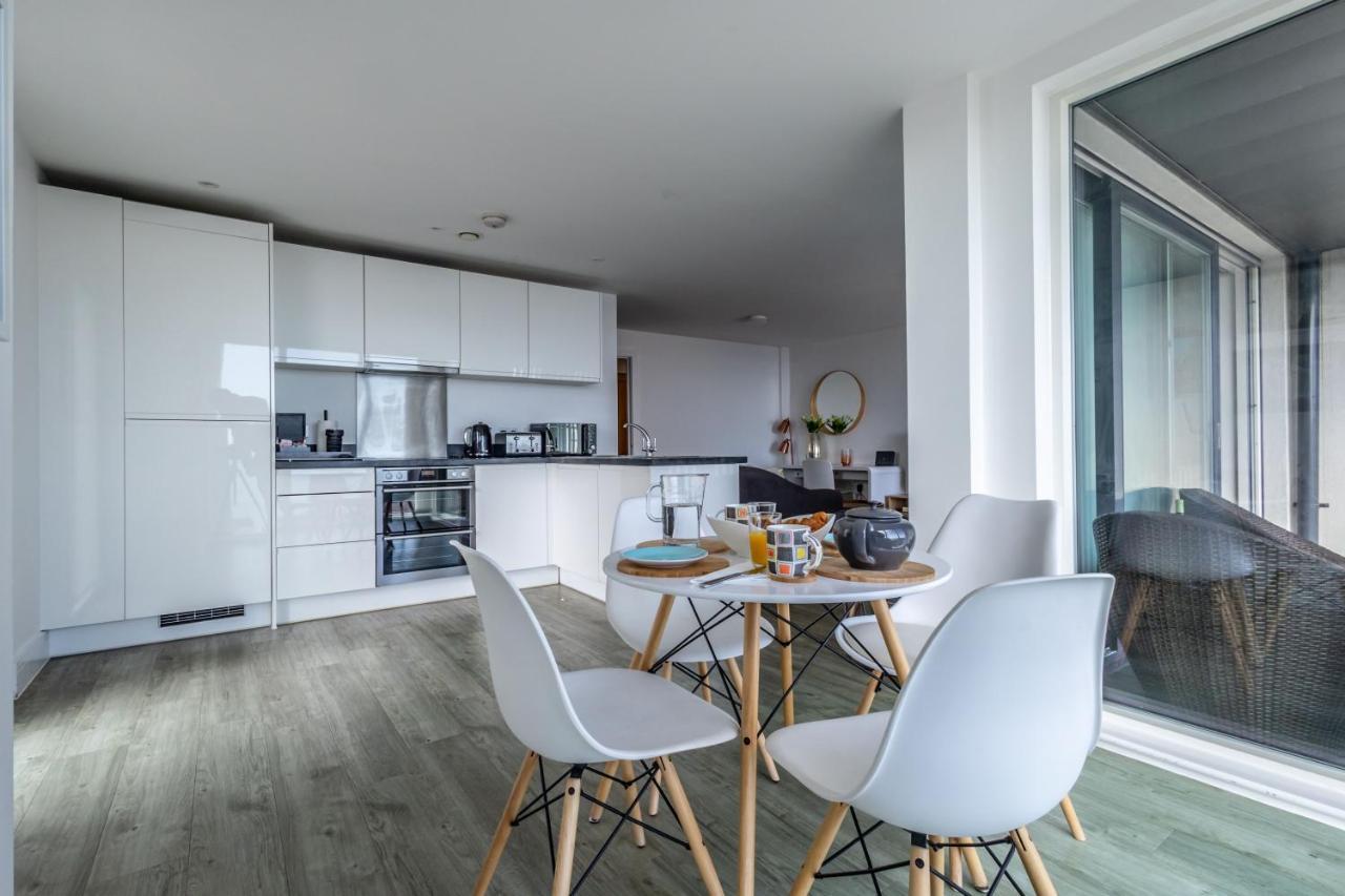 Apartment Seaview West Coast - Exceptional - 2 Bedrooms Sleeps 5 -stunning Sea Views - 500 Metres To