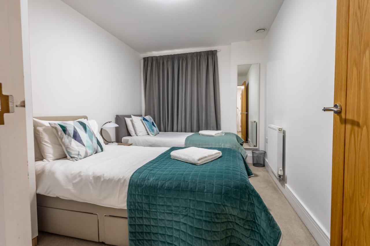 Seaview West Coast - Exceptional - 2 Bedrooms Sleeps 5 -stunning Sea Views - 500 Metres To Bournemouth